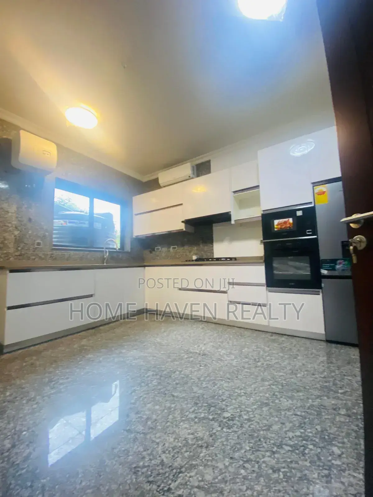 5bdrm House in Lagos Avenue, East Legon for rent in East Legon
