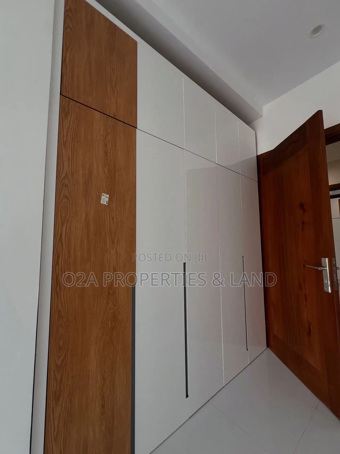 5bdrm House in East Legon, American House for sale in American House