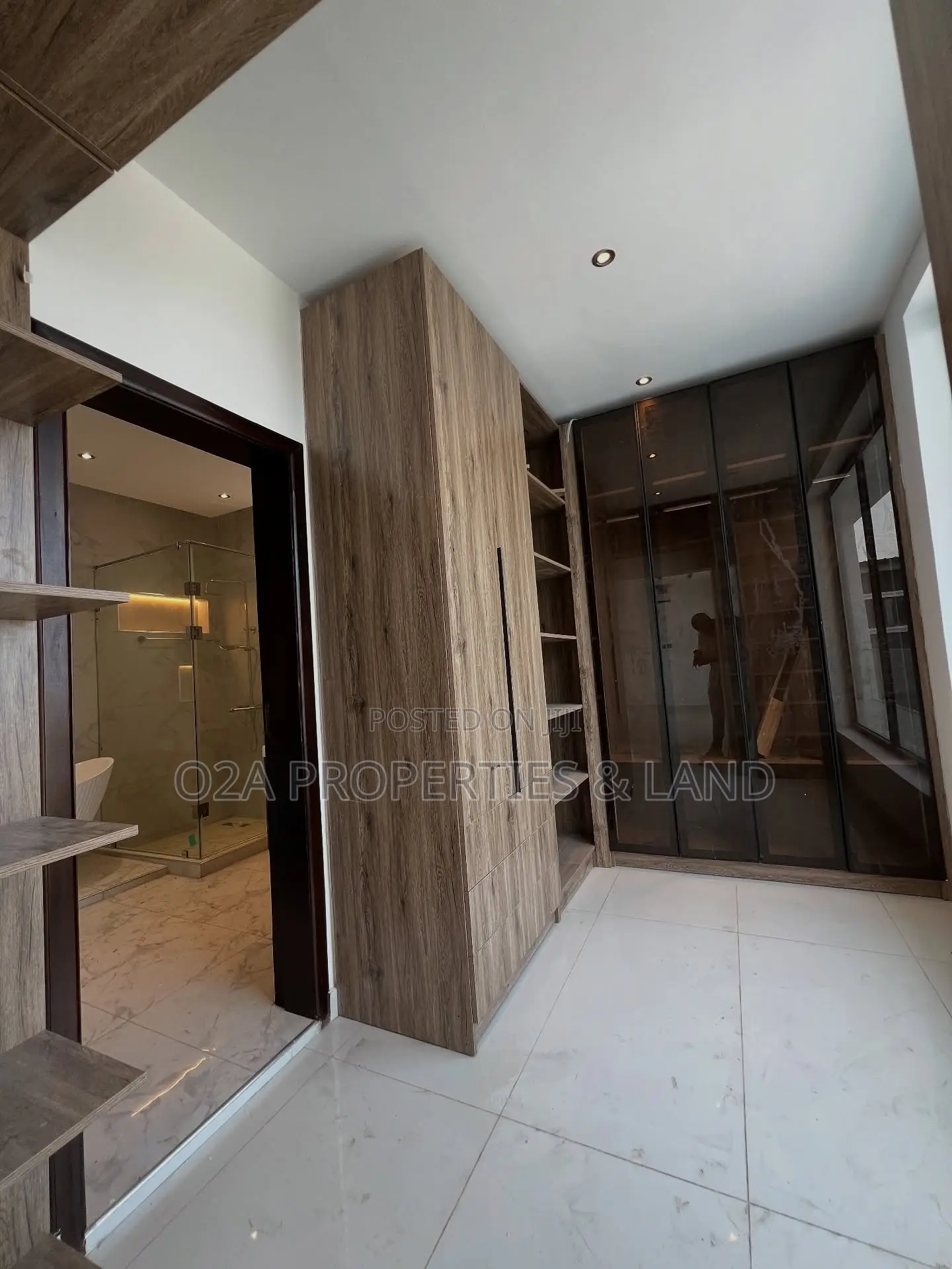 4bdrm House in Ashaley Botwe, Lake Side Estate for sale in Lake Side Estate