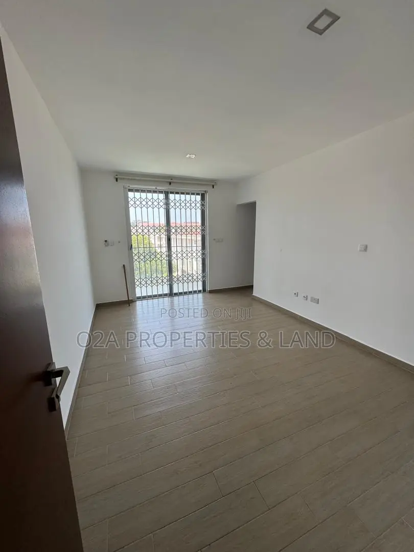 3bdrm Apartment in Cantonments, Acquinas for sale in Acquinas