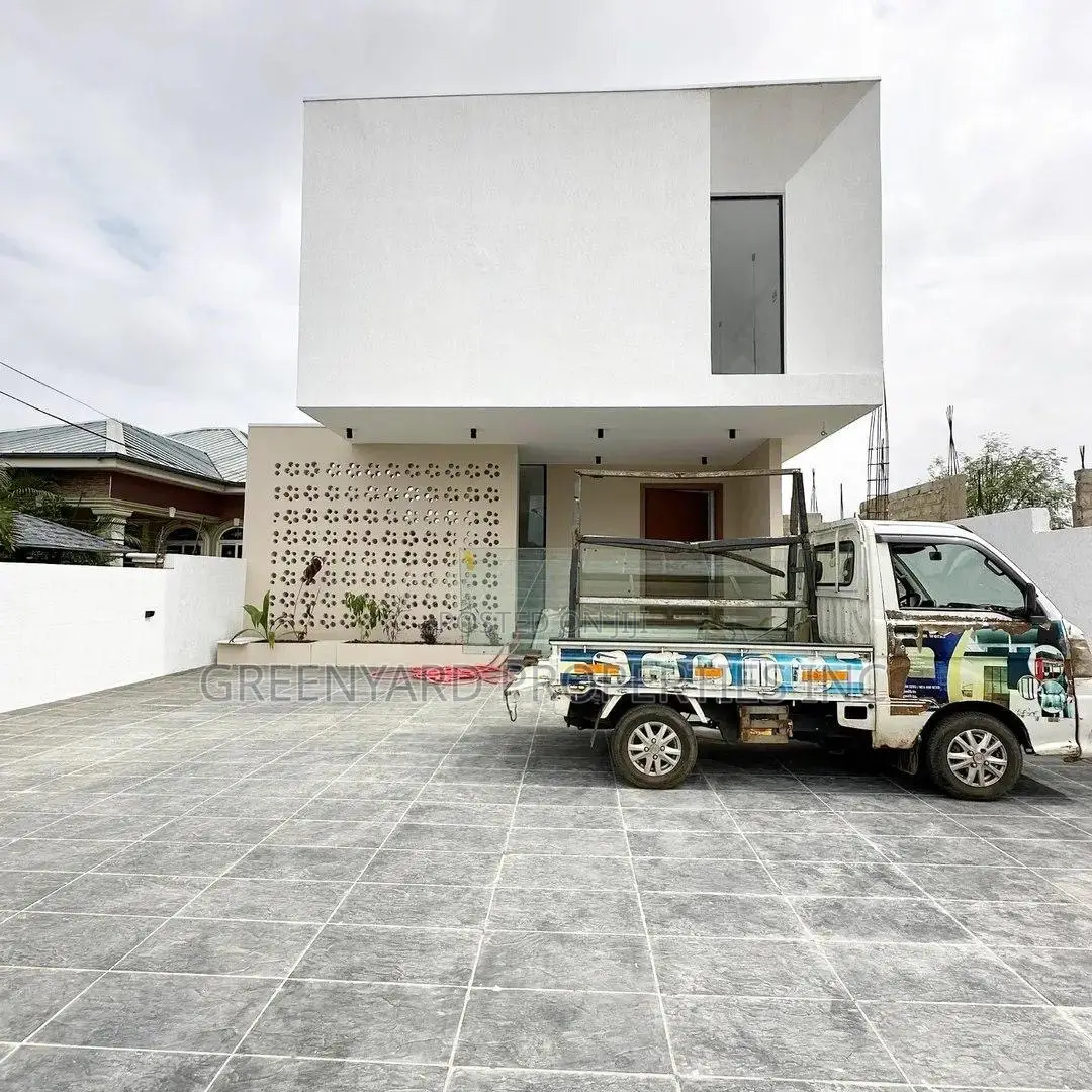 4bdrm House in Nanakrom, Ashaley Botwe for sale in Ashaley Botwe