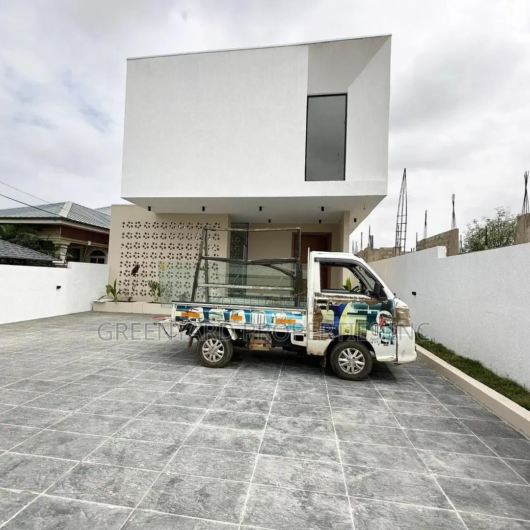 4bdrm House in Nanakrom, Ashaley Botwe for sale in Ashaley Botwe