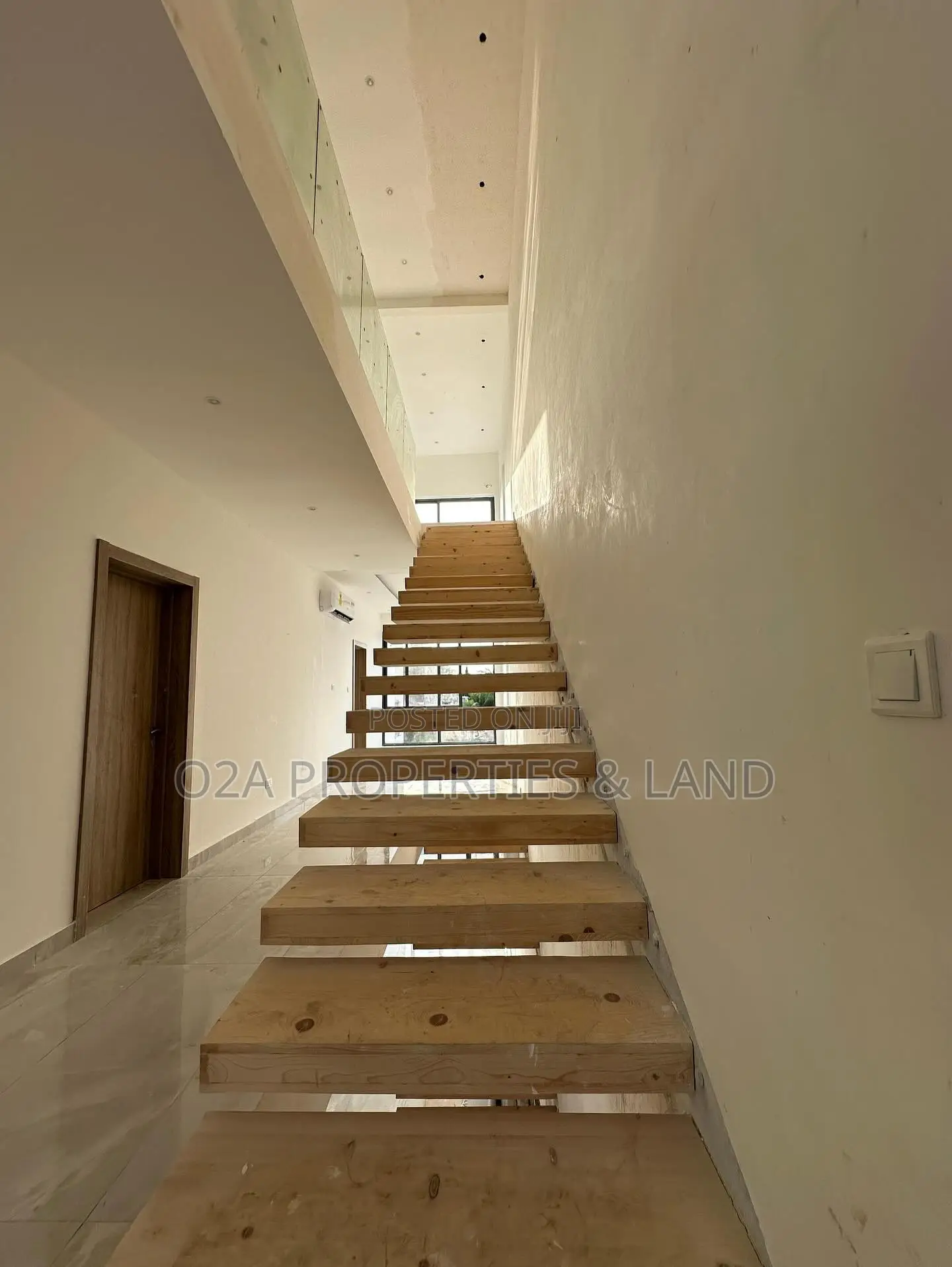 5bdrm House in East Legon, American House for sale in American House