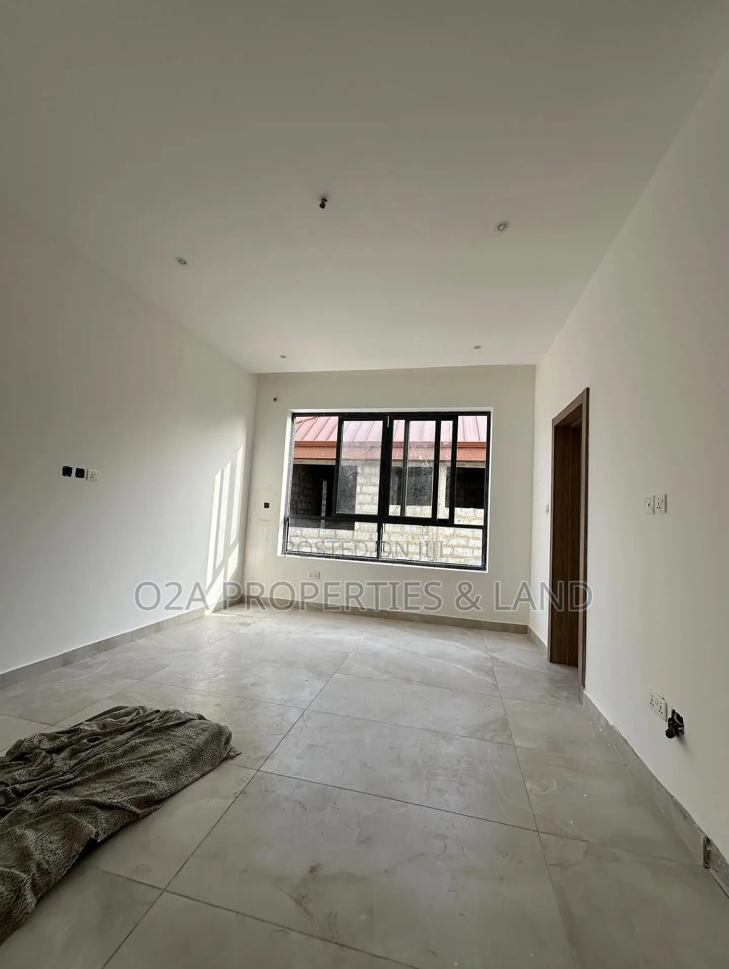 5bdrm House in East Legon, American House for sale in American House