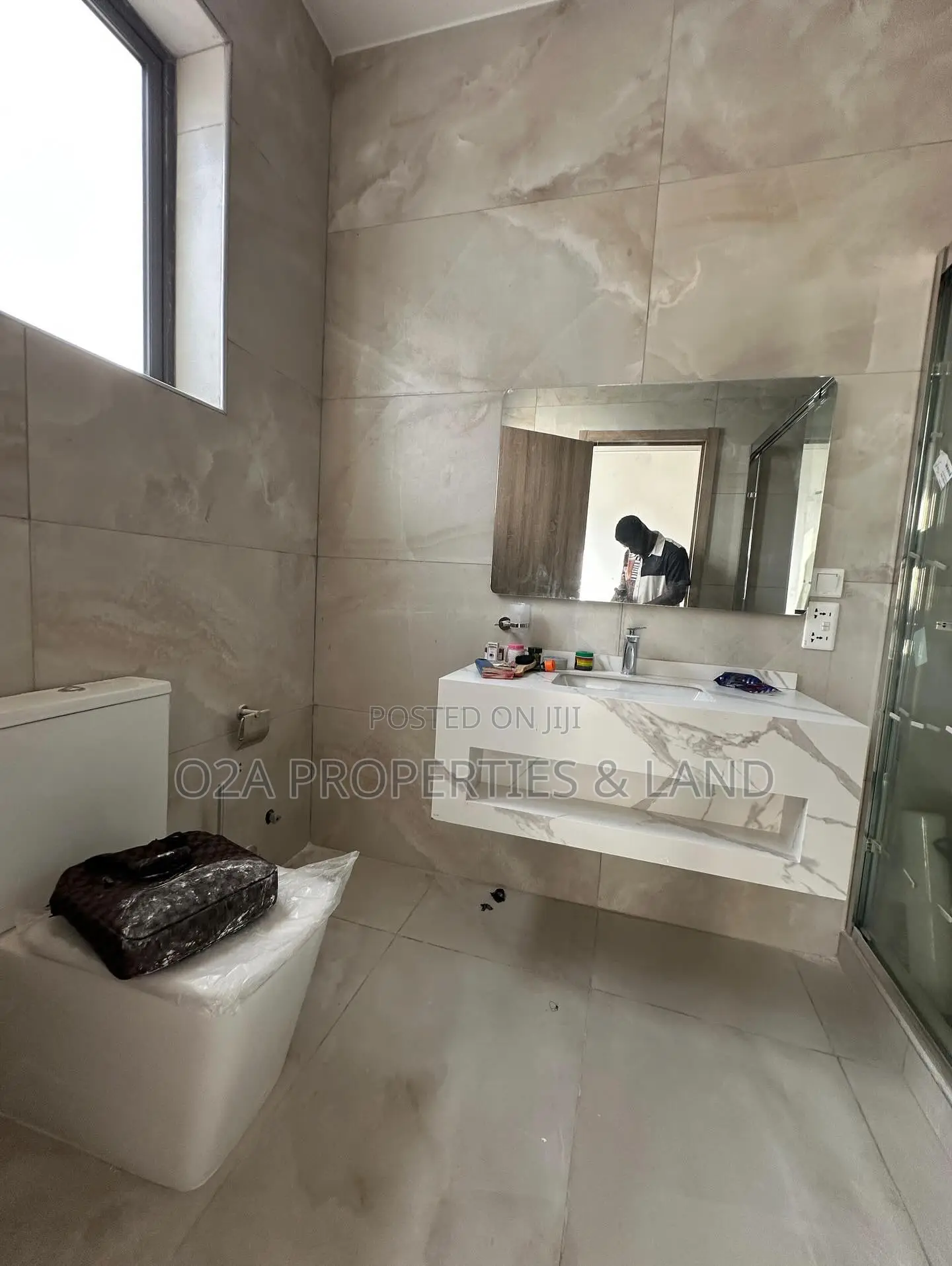 5bdrm House in East Legon, American House for sale in American House