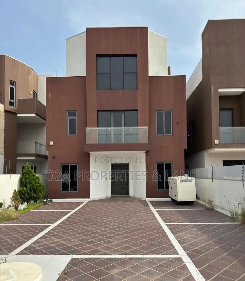 4bdrm House in East Legon, American House for rent in American House