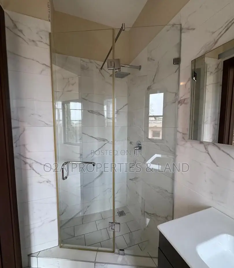 4bdrm House in East Legon, American House for rent in American House