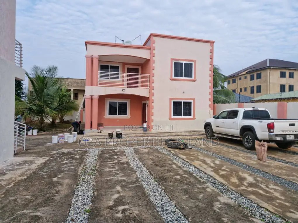 5bdrm House in Kasoa Estate, Awutu Senya East Municipal for sale in Awutu Senya East Municipal