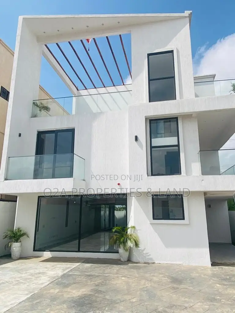 4bdrm House in East Legon, American House for sale in American House