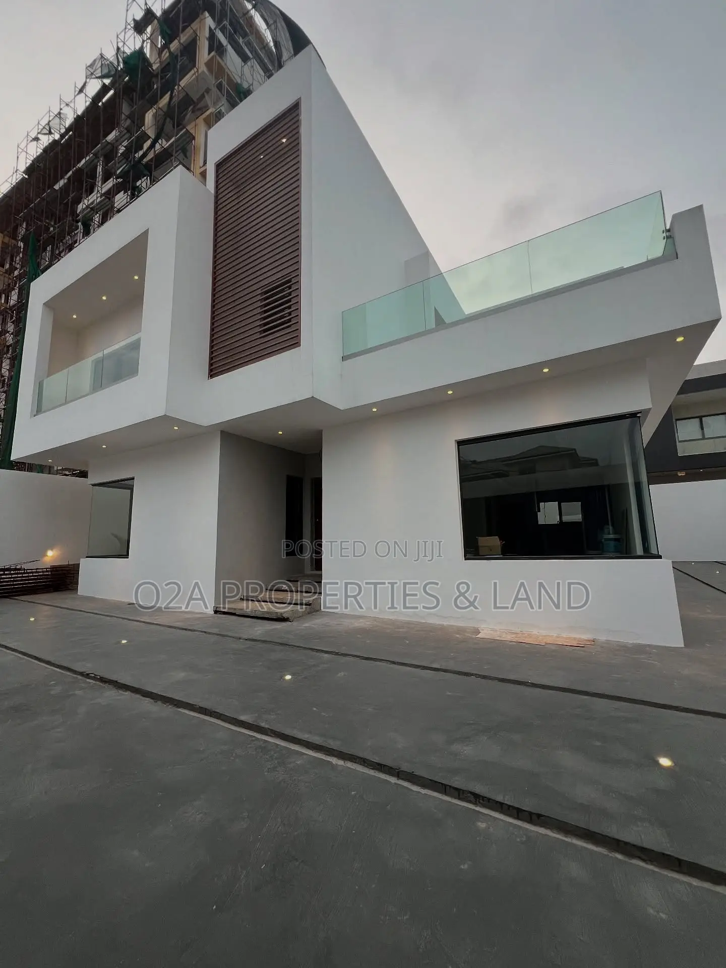 4bdrm House in East Legon, American House for sale in American House