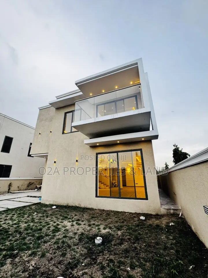 4bdrm House in Ashaley Botwe, for sale in School Junction