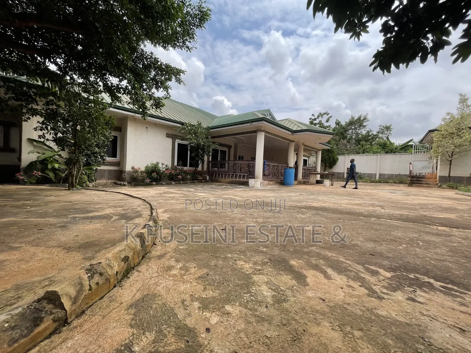 Furnished 6bdrm House in K Fuseini Estate, Kumasi Metropolitan for sale in Kumasi Metropolitan