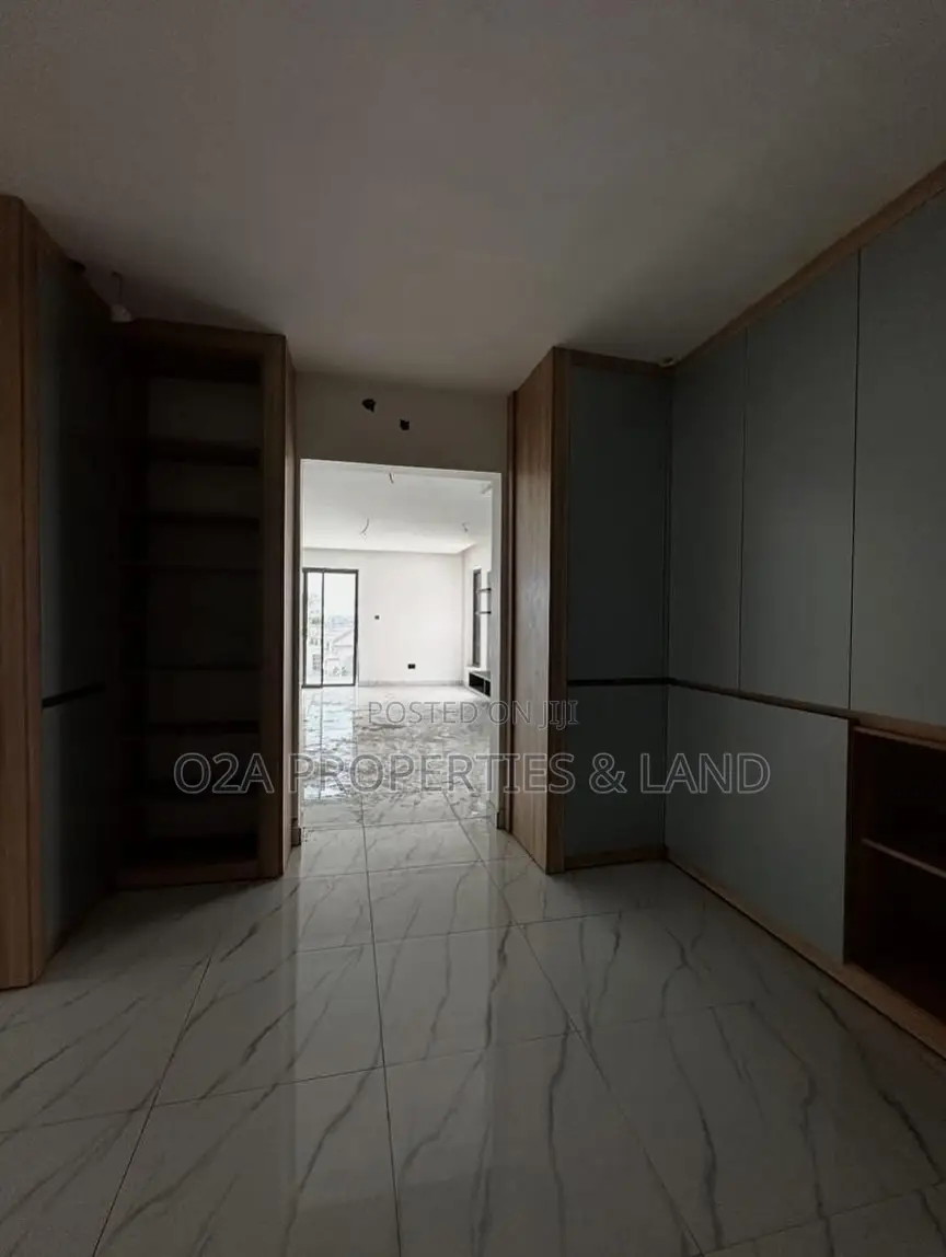 4bdrm House in East Legon, American House for sale in American House