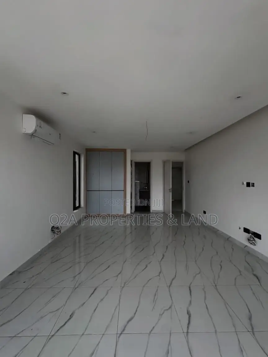 4bdrm House in East Legon, American House for sale in American House