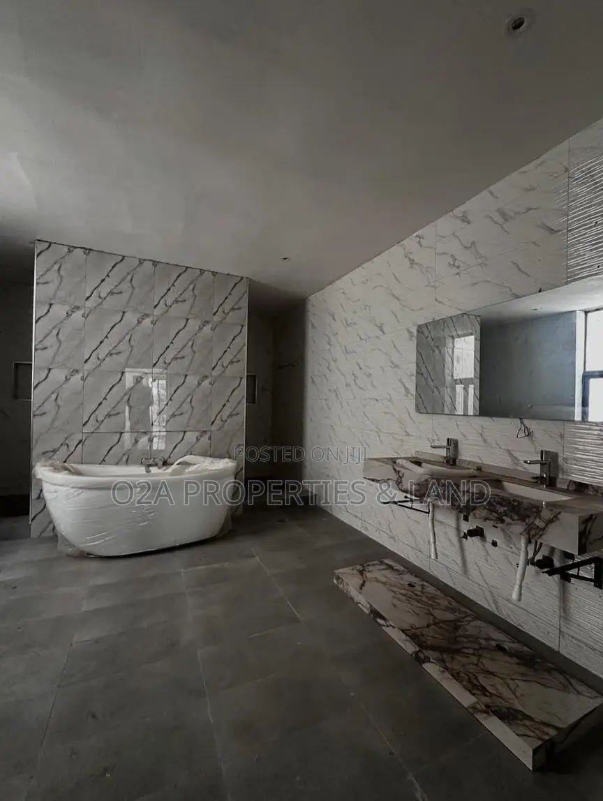 4bdrm House in East Legon, American House for sale in American House
