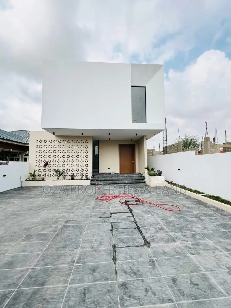 4bdrm House in Ashaley Botwe, Lake Side Estate for sale in Lake Side Estate