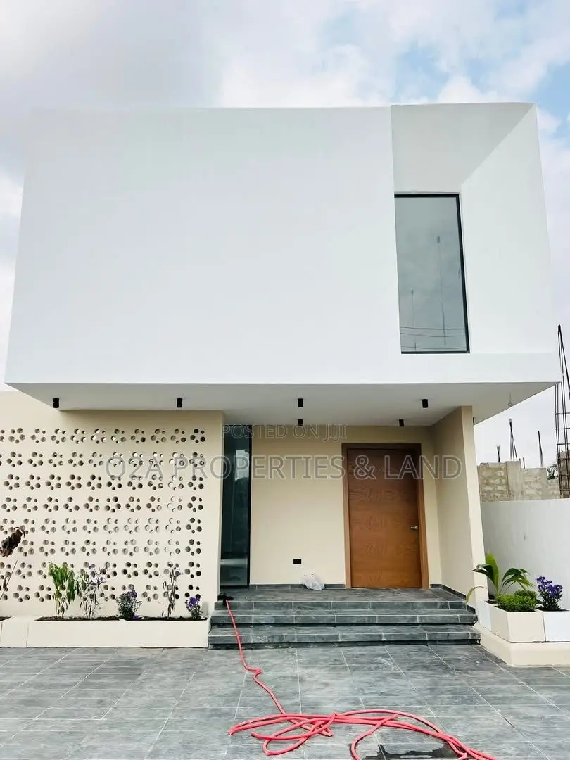 4bdrm House in Ashaley Botwe, Lake Side Estate for sale in Lake Side Estate