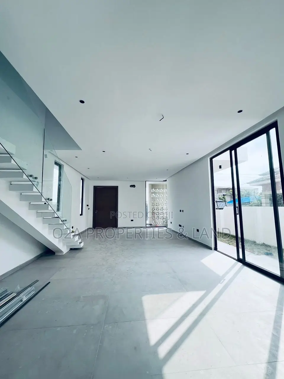 4bdrm House in Ashaley Botwe, Lake Side Estate for sale in Lake Side Estate