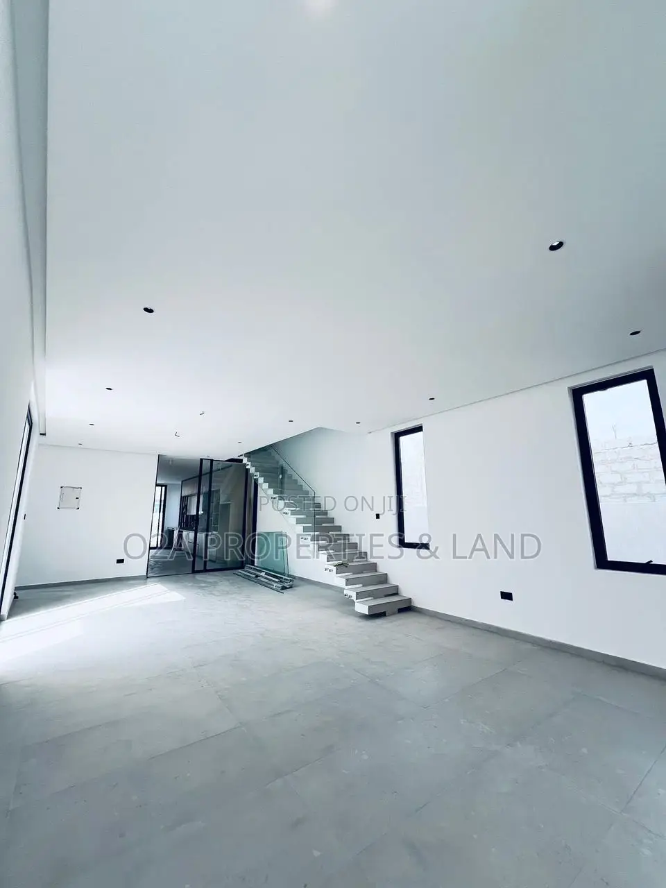 4bdrm House in Ashaley Botwe, Lake Side Estate for sale in Lake Side Estate