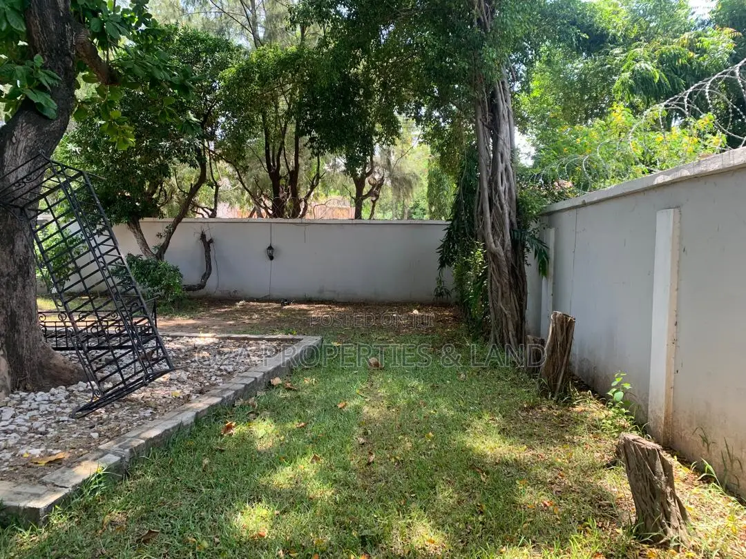 5bdrm House in Cantonments, Prisons for rent in Prisons