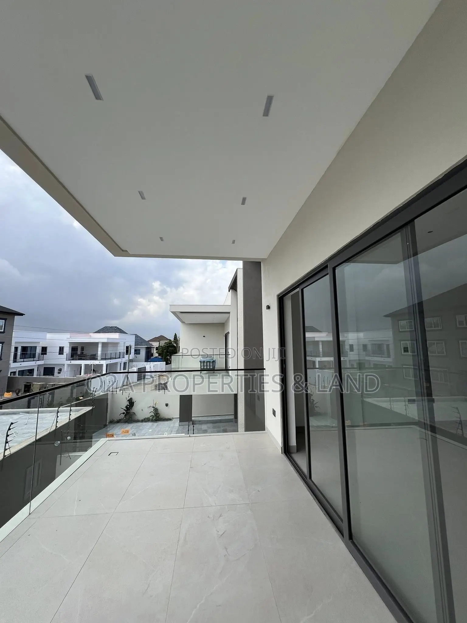 4bdrm House in , School Junction for sale in School Junction
