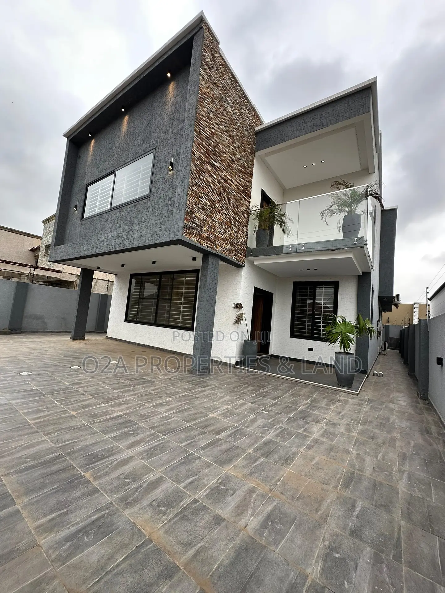 4bdrm House in Lakeside for sale in Lake Side Estate