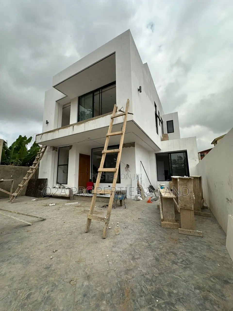 4bdrm House in Adenta, Barrier for sale in Barrier