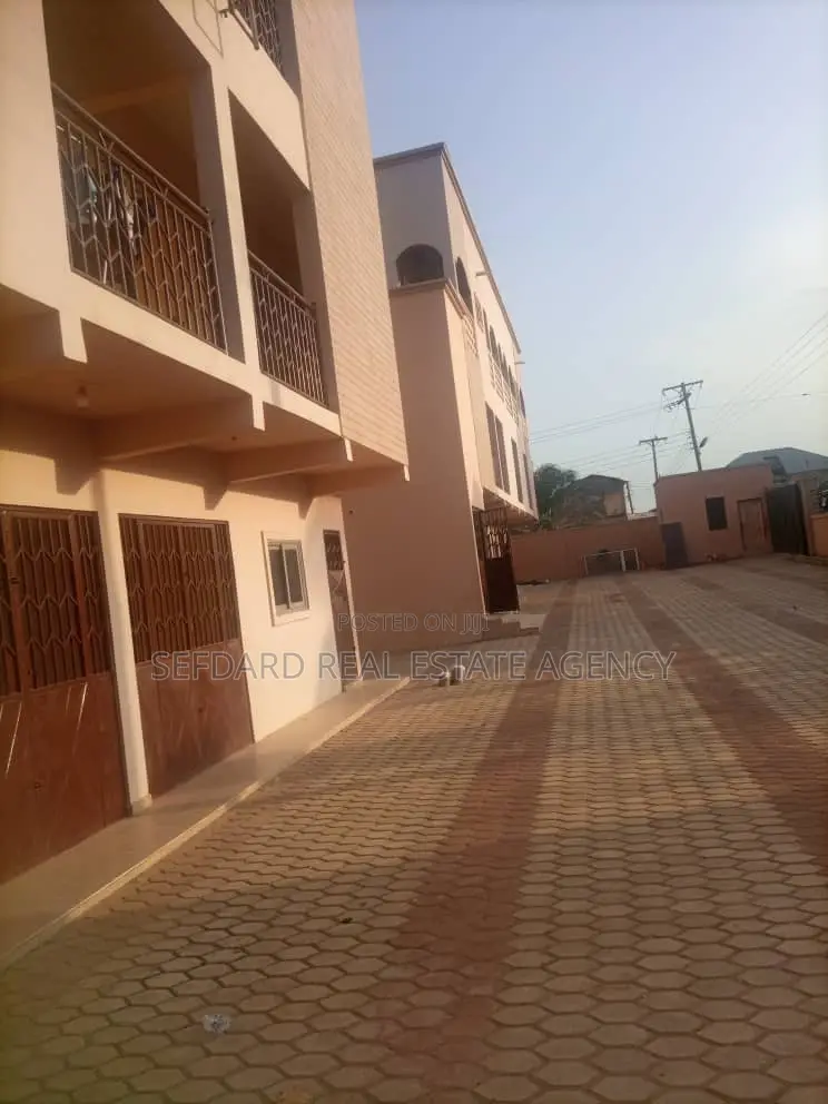 20bdrm Apartment in Amasaman for sale in Amasaman