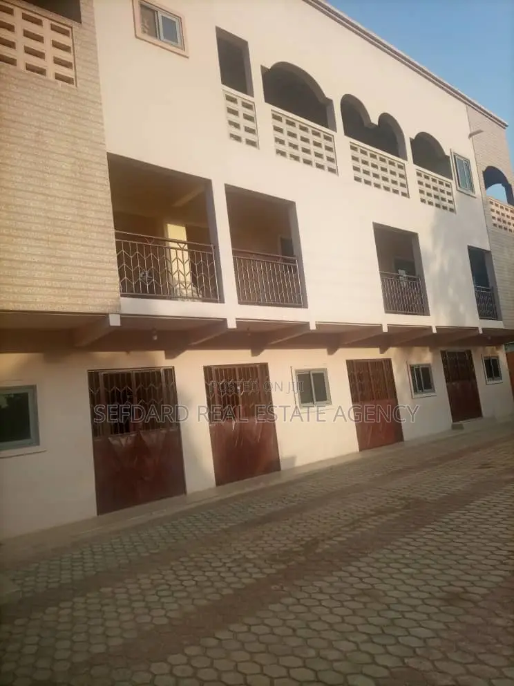 20bdrm Apartment in Amasaman for sale in Amasaman