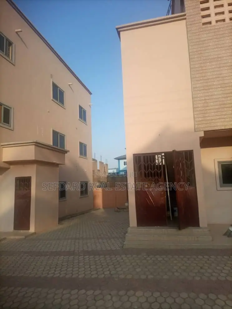 20bdrm Apartment in Amasaman for sale in Amasaman