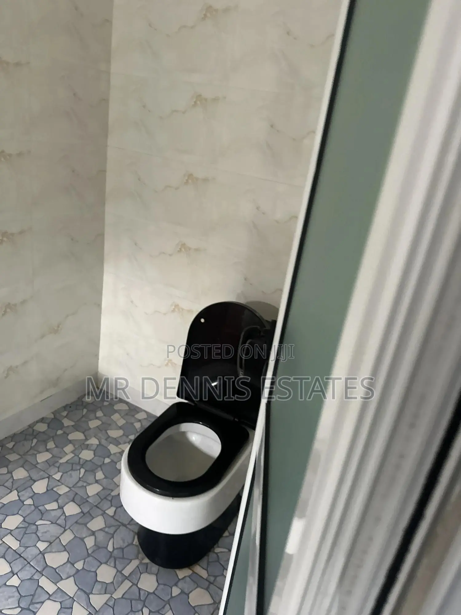4bdrm House in Westhills Mall for rent in West Hills Mall Area