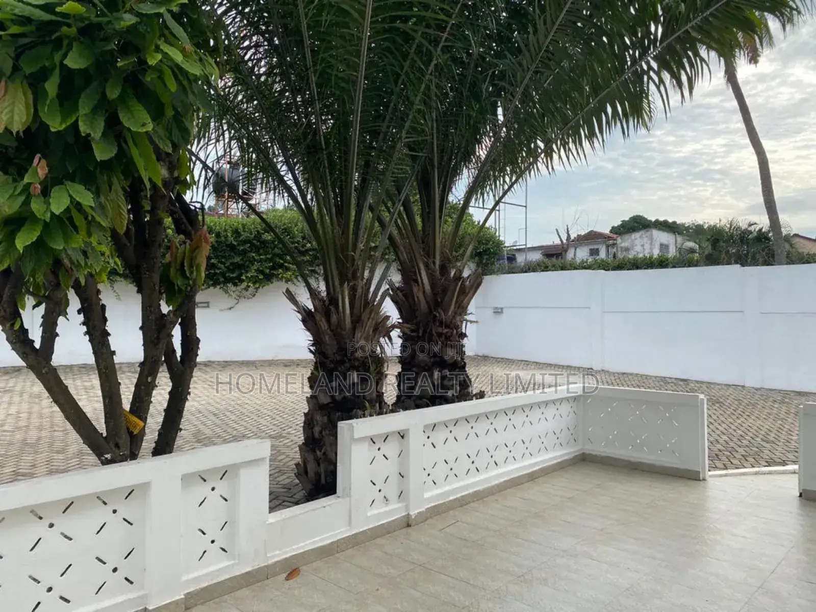 4bdrm Bungalow in Osu Ring Road for rent in Osu