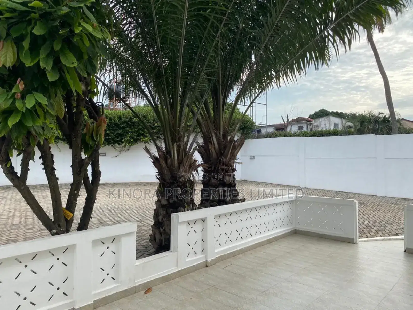 4bdrm Bungalow in Osu Ring Road for rent in Osu