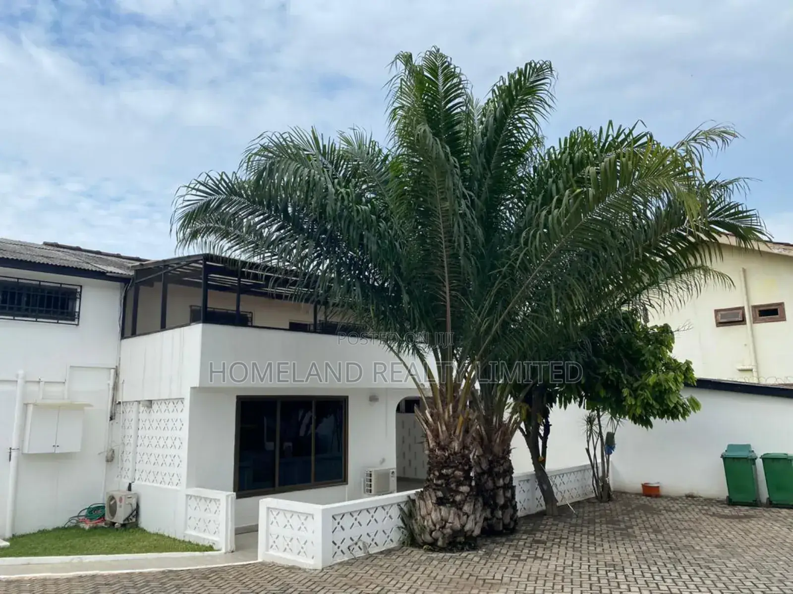 4bdrm Bungalow in Osu Ring Road for rent in Osu