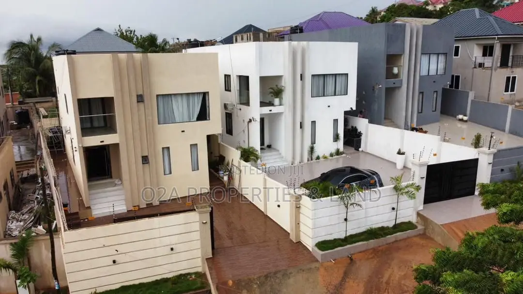 4bdrm House in Pokuase Acp Estate for sale in Pokuase