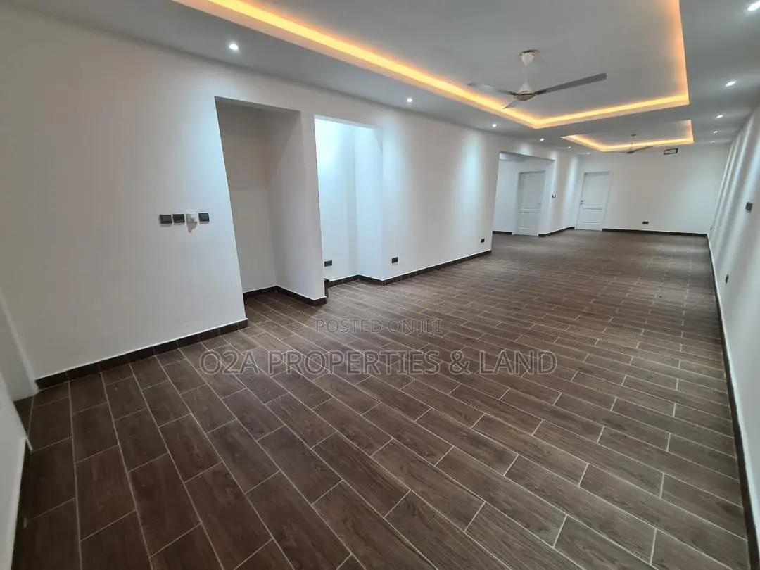 3bdrm House in Tema Golfcity, Community 25 for sale in Community 25