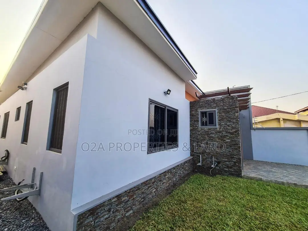 3bdrm House in Tema Golfcity, Community 25 for sale in Community 25