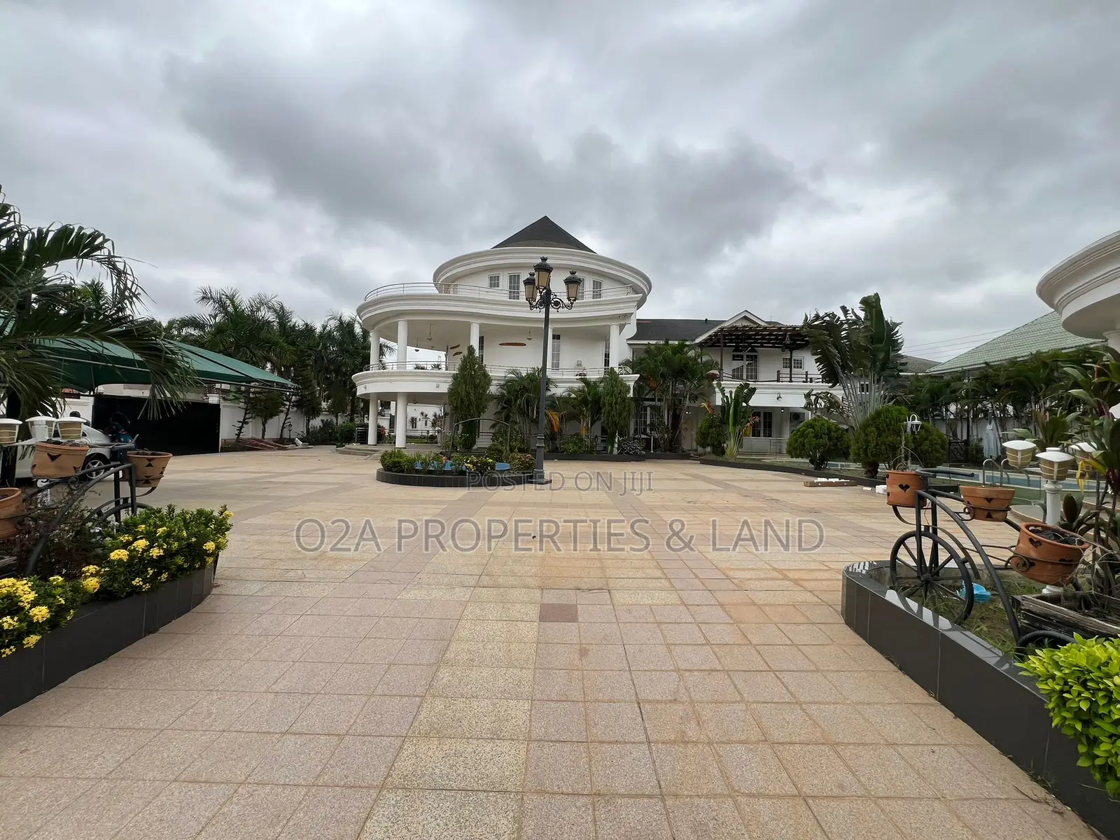 6bdrm House in East Legon, Bawaleshie for sale in Bawaleshie
