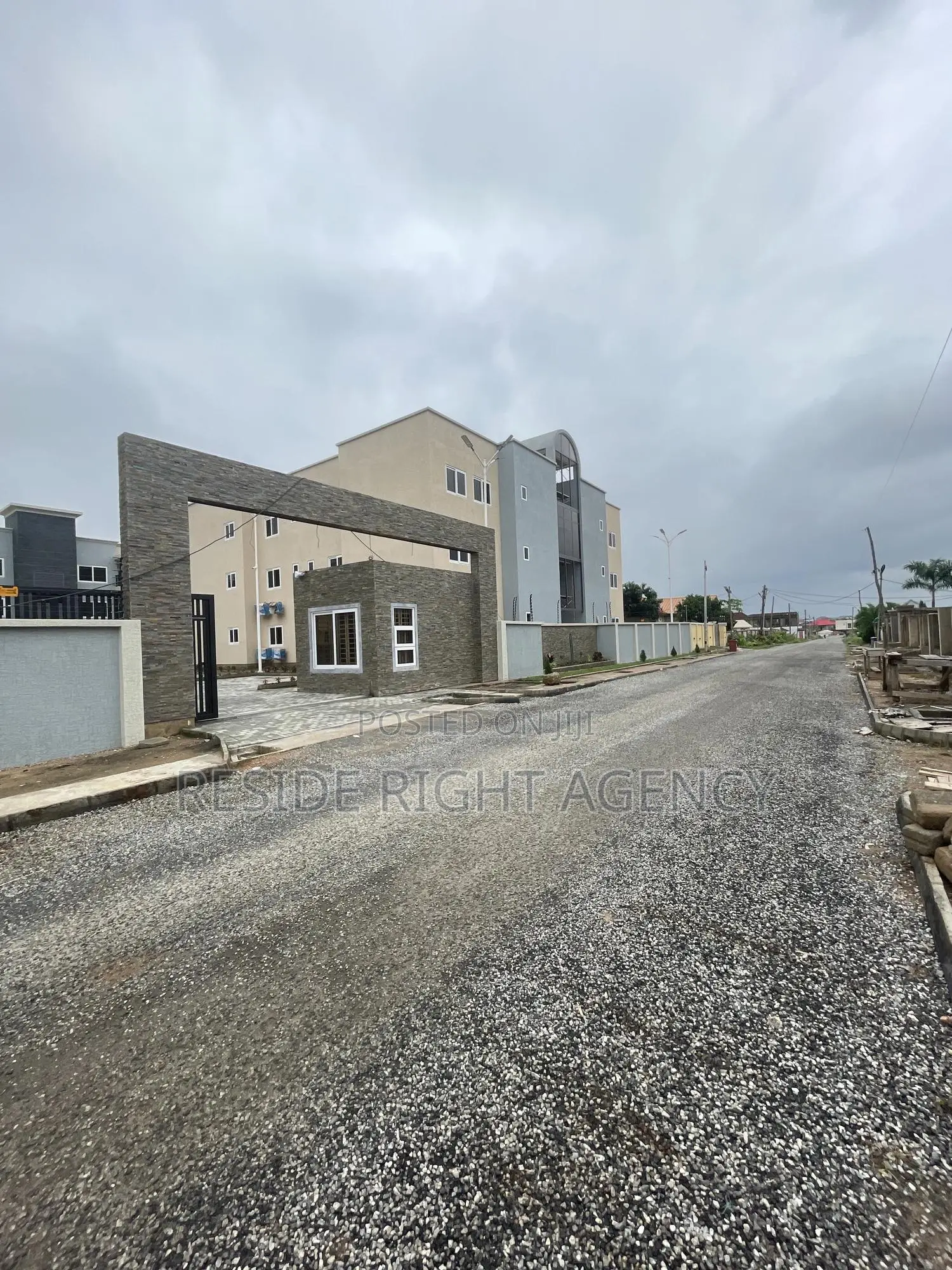 3bdrm Block of Flats in Pokuase for sale in Pokuase