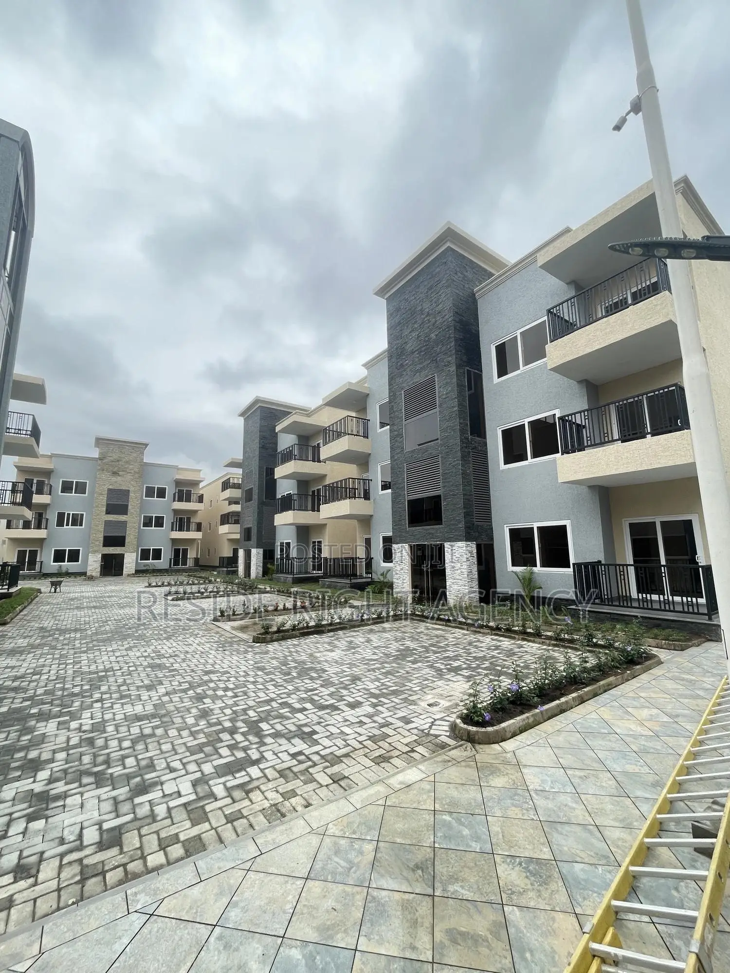 3bdrm Block of Flats in Pokuase for sale in Pokuase