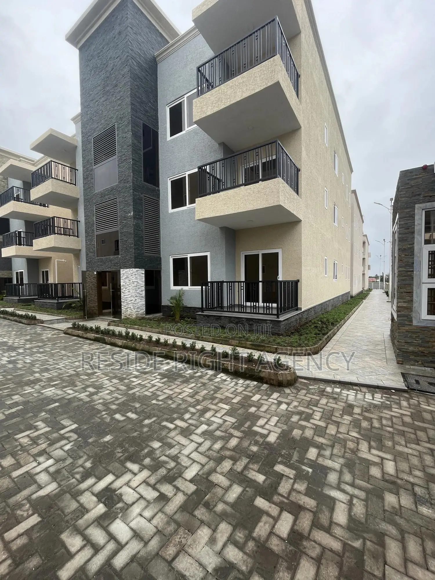 3bdrm Block of Flats in Pokuase for sale in Pokuase