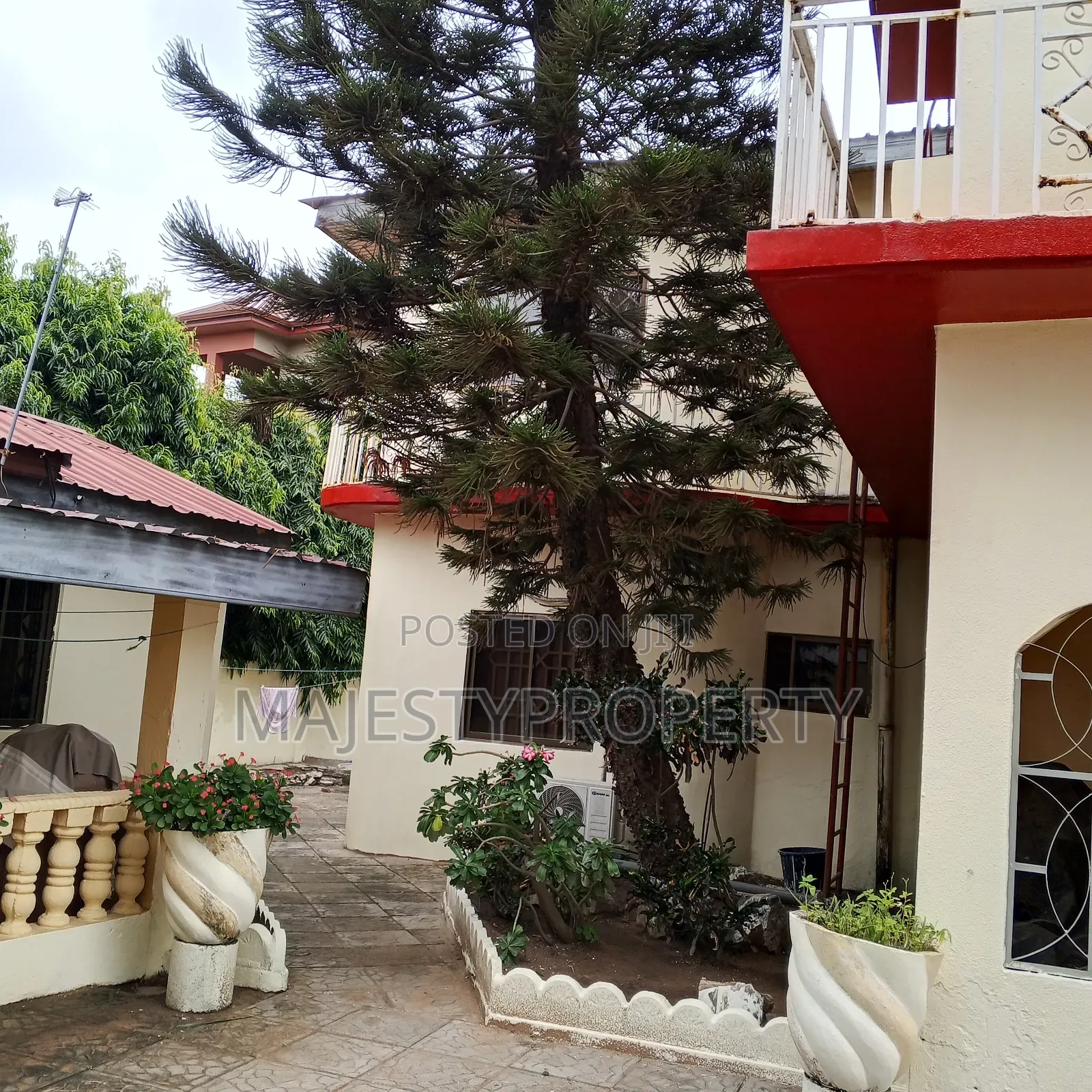 7bdrm Bungalow in East Airport for sale in Airport Residential Area
