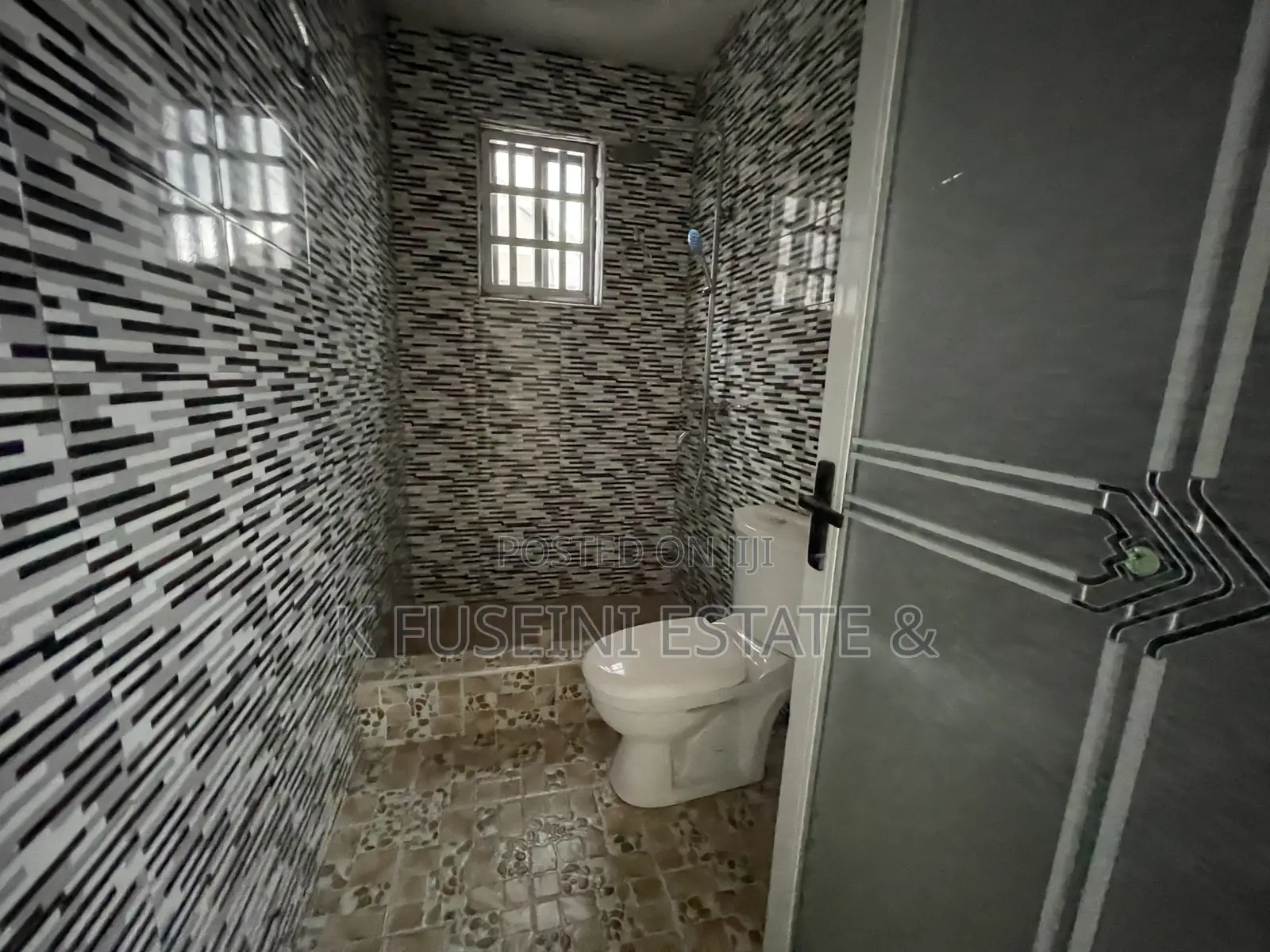 5bdrm House in K Fuseini Estate, Kumasi Metropolitan for sale in Kumasi Metropolitan