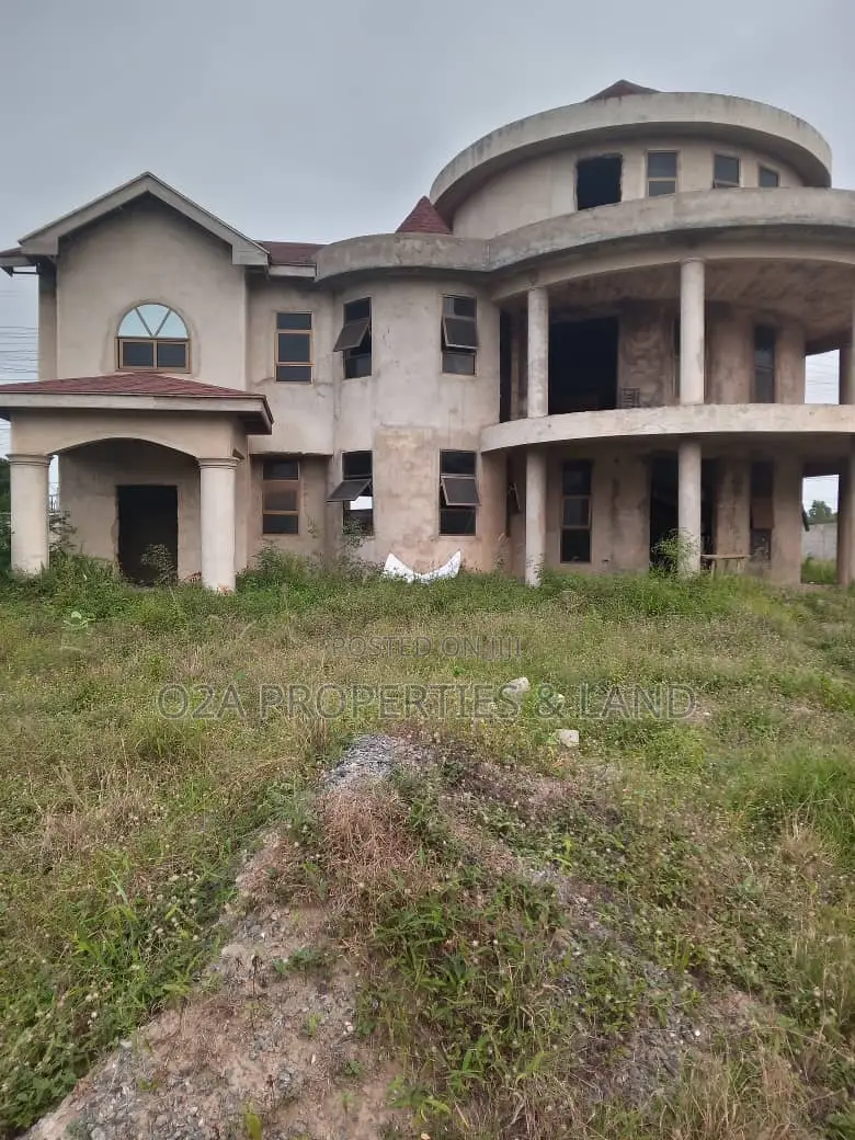 6bdrm House in Trassaco, Police Station for sale in Police Station
