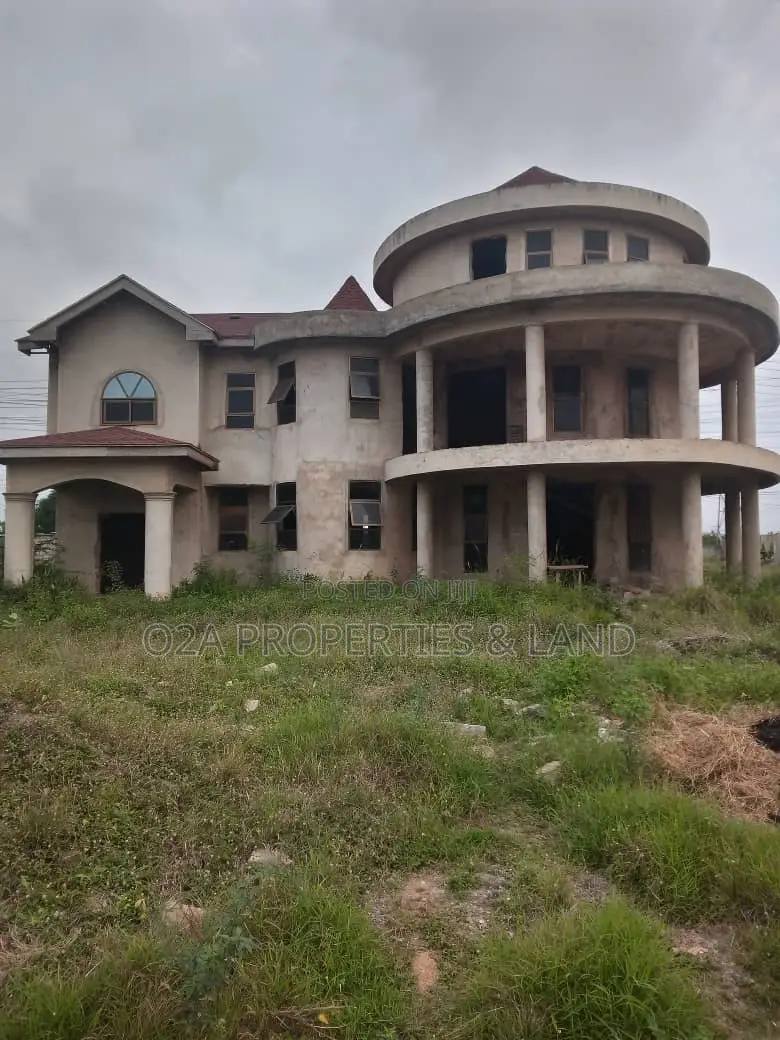 6bdrm House in Trassaco, Police Station for sale in Police Station