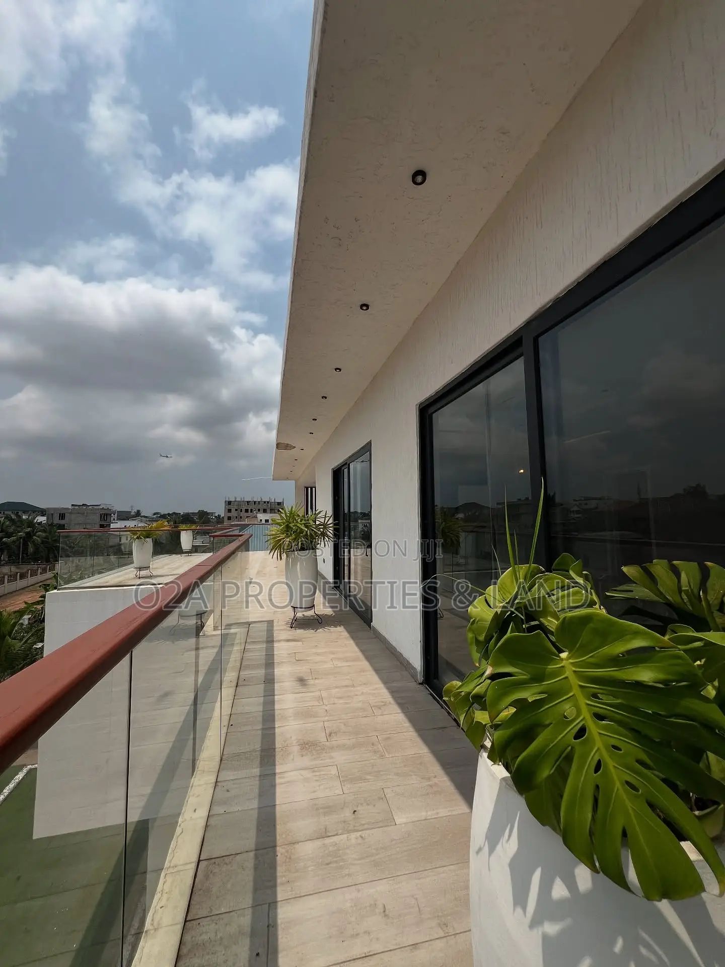 6bdrm House in East Legon, American House for sale in American House
