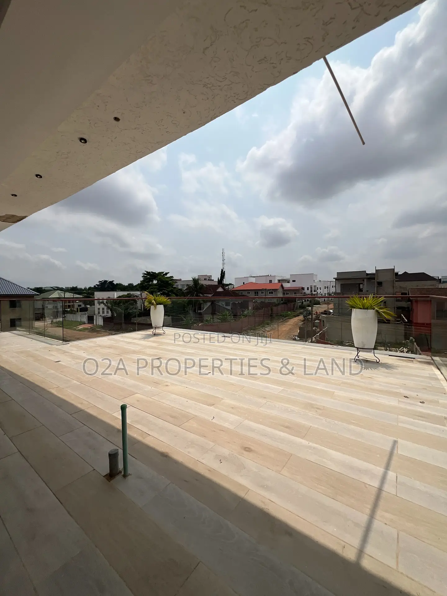 6bdrm House in East Legon, American House for sale in American House