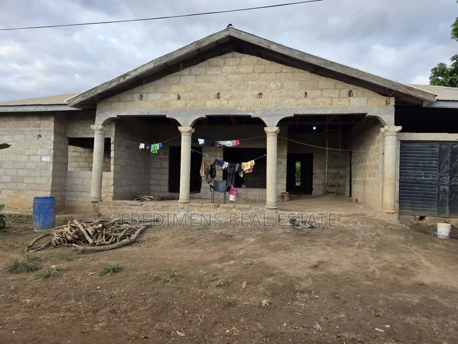 6bdrm House In Fredimens Real, Kwabre For Sale in Atwima Kwanwoma