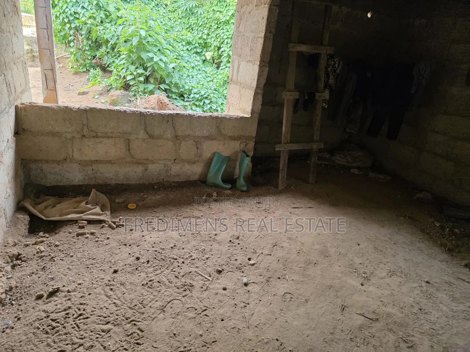 6bdrm House In Fredimens Real, Kwabre For Sale in Atwima Kwanwoma
