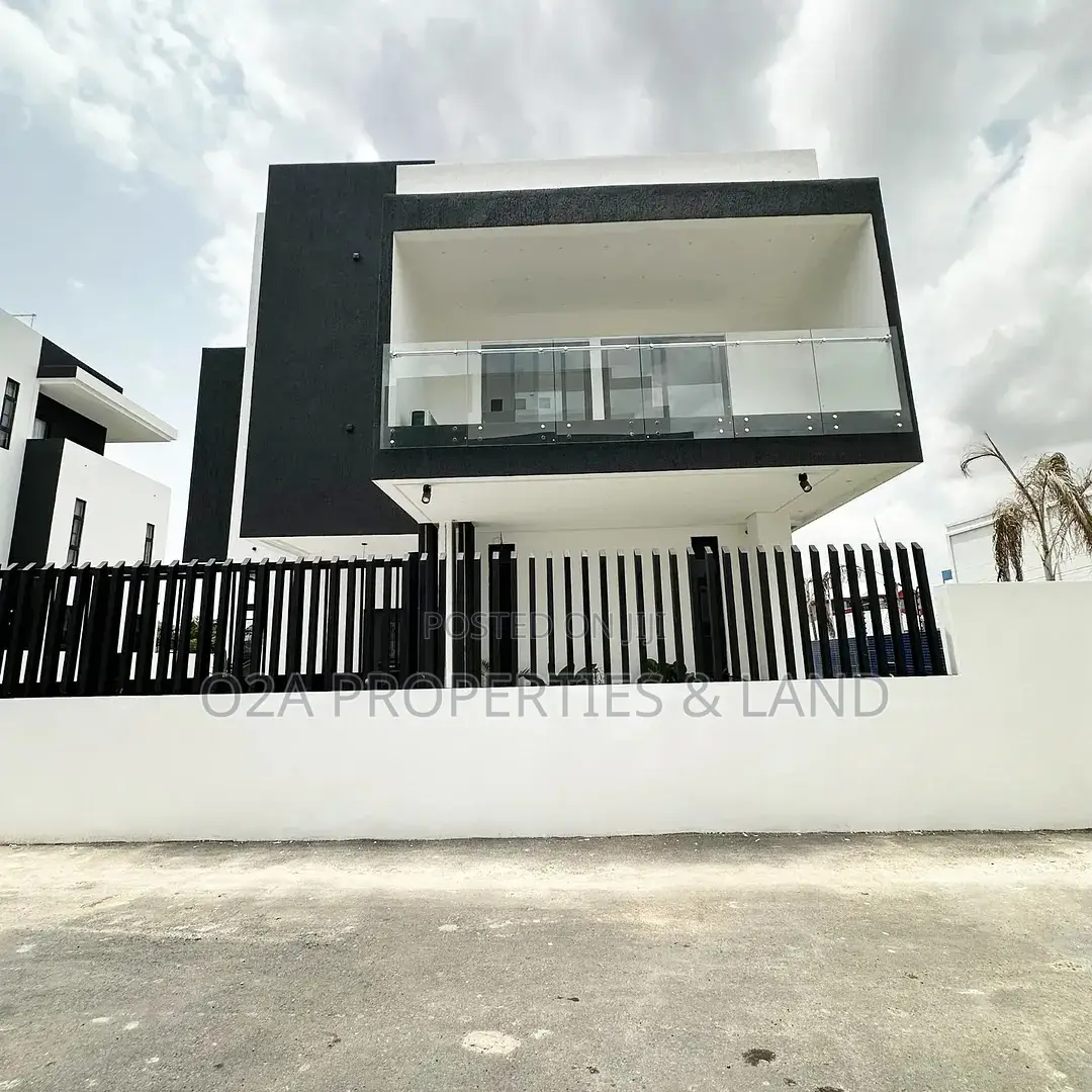 4bdrm House in East Legon, American House for sale in American House